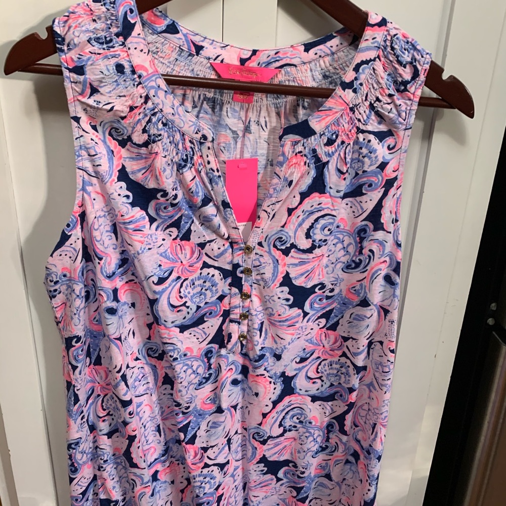 NWT Large LP Essie Top